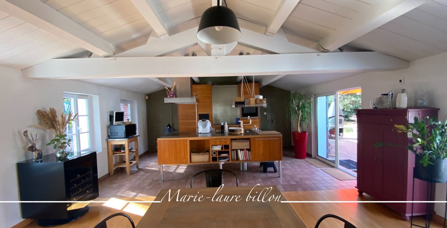 Maison à vendre 7 pièces SAINT HILAIRE DE RIEZ (85), longère+sa maison d'amis+annexes+piscine , parcelle 6000 m2 — photo 1