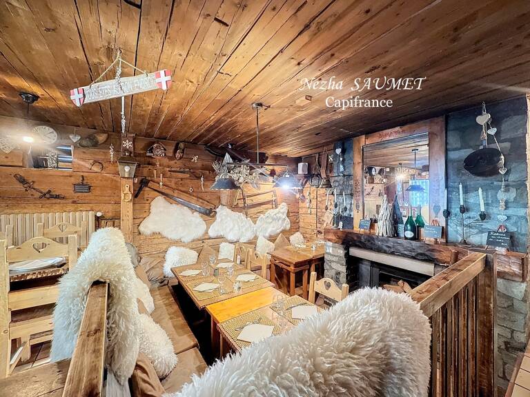 Fonds de commerce à vendre LE GRAND BORNAND (74), bar, restaurant, chambres d'Hôtes, terrasse, veranda, LicenceIV, piste de ski, sud, chalet, pôele à bois, cheminée, authentique — photo 1