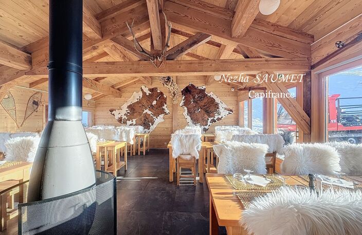 Fonds de commerce à vendre LE GRAND BORNAND (74), bar, restaurant, chambres d'Hôtes, terrasse, veranda, LicenceIV, piste de ski, sud, chalet, pôele à bois, cheminée, authentique — photo 3