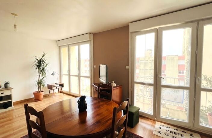 QUIMPER (29) — À VENDRE - Appartement T2 de 49 m² Au 3e étage avec ascenseur - Balcon - Cave — photo 2