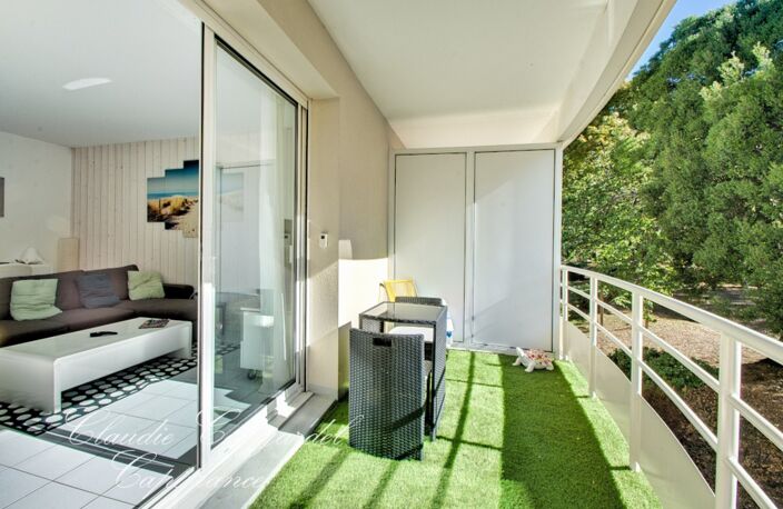 APPARTEMENT 3 PIÈCES AU CŒUR D’UNE RÉSIDENCE DE STANDING AVEC PISCINE, DANS UN ÉCRIN DE VERDURE AUX PORTES DE LA ROCHELLE — photo 4