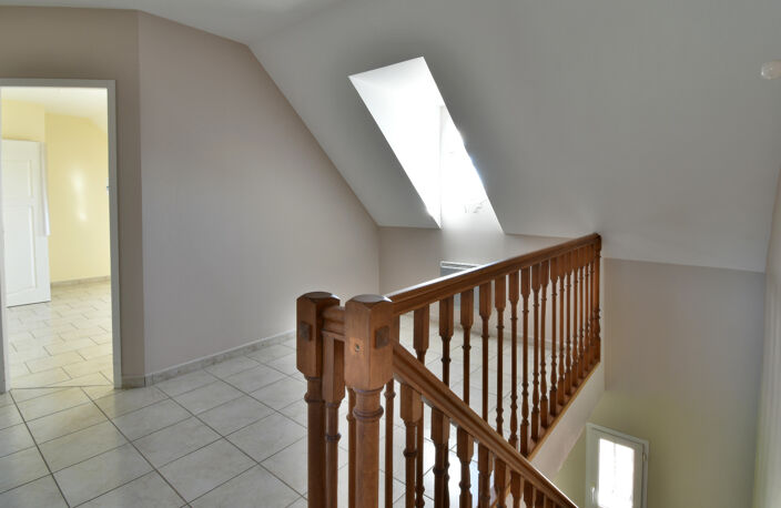 Maison à vendre 7 pièces NEVERS (58) Murs commerciaux ou maison familiale de 165 m² sur un terrain de 637 m² — photo 4