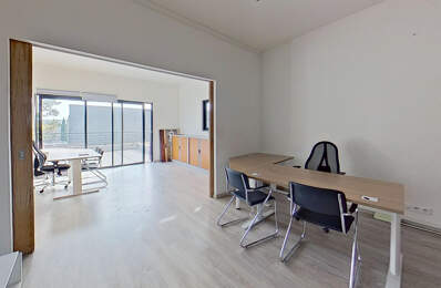 À LOUER – BUREAU CONTEMPORAIN 42 M² – ZONE COMMERCIALE DYNAMIQUE — photo du bien