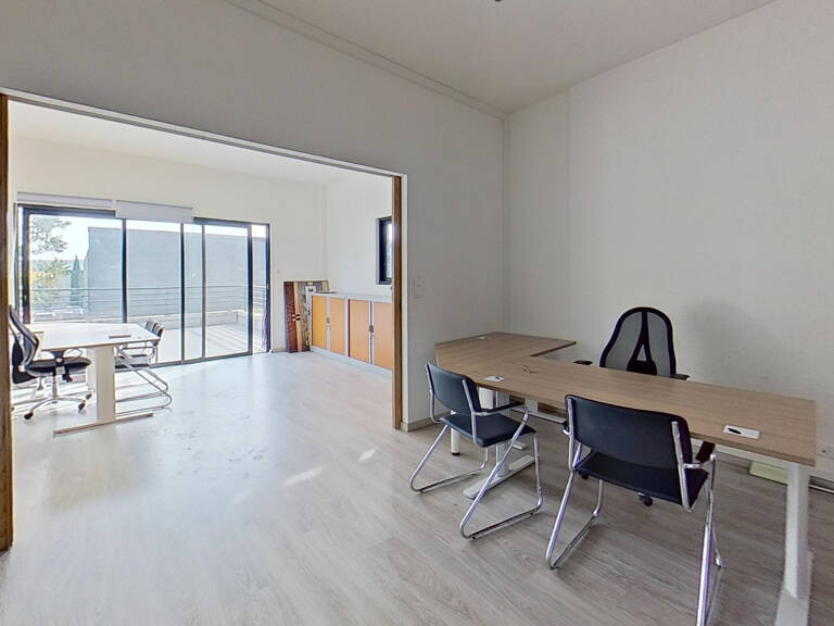 À LOUER – BUREAU CONTEMPORAIN 42 M² – ZONE COMMERCIALE DYNAMIQUE — photo 1