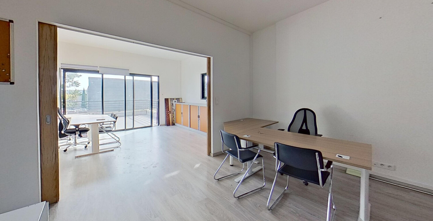 À LOUER – BUREAU CONTEMPORAIN 42 M² – ZONE COMMERCIALE DYNAMIQUE — photo 1