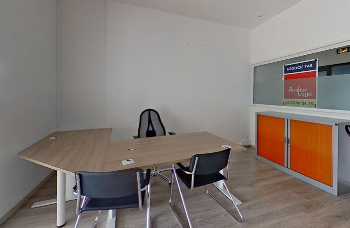 À LOUER – BUREAU CONTEMPORAIN 42 M² – ZONE COMMERCIALE DYNAMIQUE — photo 3