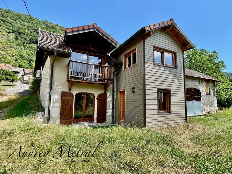 Maison en pierre avec piscine + terrain à vendre à SERRIERES EN CHAUTAGNE (73), 50 min de Genève et d'Annecy, 35 min d'Aix-les-Bains et 10 min du lac du Bourget — photo 1