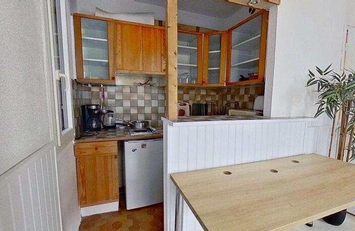 17 rue Arthur Groussier - Paris - 75010 - T1 - T1 Meublé - 1010 €CC — photo 3