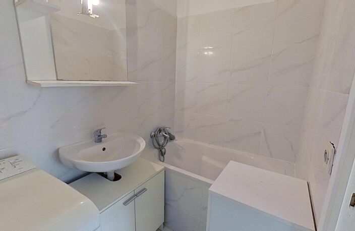17 rue Arthur Groussier - Paris - 75010 - T1 - T1 Meublé - 1010 €CC — photo 5