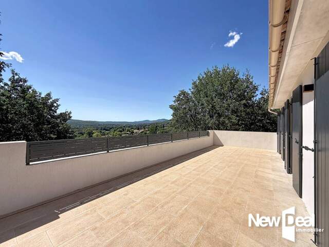 MONTAUROUX _ Appartement rénové de 80m²,  3 chambres, garage et terrain d'environ 1100 m² — photo du bien