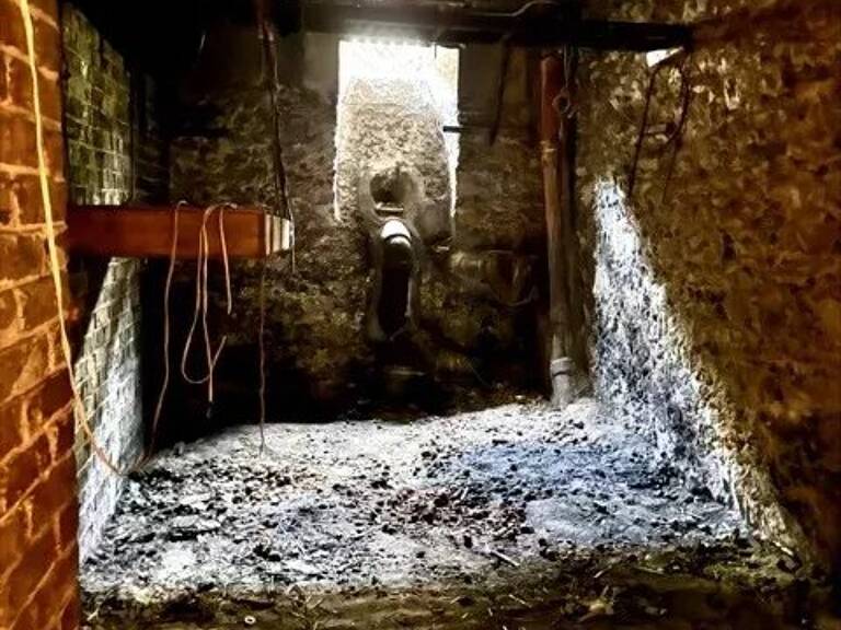 Paris XIVème - Rue Thibaud - Grande cave saine de 12m2 — photo 1