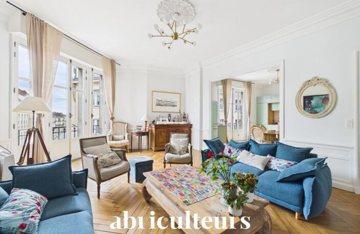 Vaste appartement familial de 200 m² dans un immeuble de caractère en vente à Nantes (44000) — photo 2