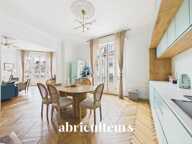 Vaste appartement familial de 200 m² dans un immeuble de caractère en vente à Nantes (44000) — photo 4