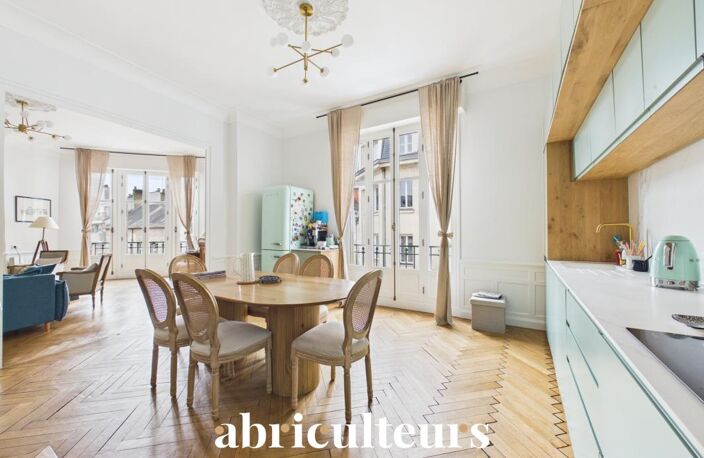 Vaste appartement familial de 200 m² dans un immeuble de caractère en vente à Nantes (44000) — photo 4