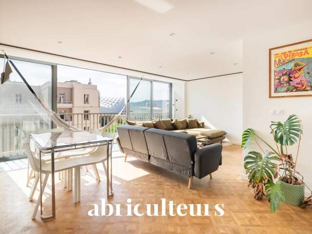 Appartement T4 traversant lumineux en vente à Marseille 13008 — photo du bien