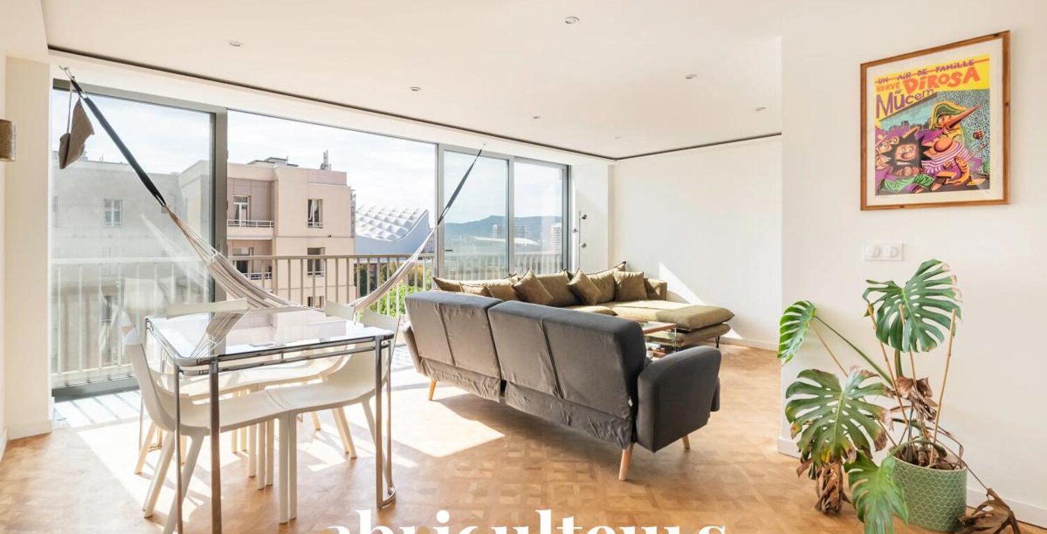Appartement T4 traversant lumineux en vente à Marseille 13008 — photo 1