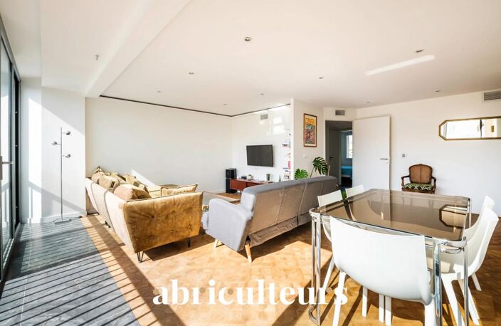 Appartement T4 traversant lumineux en vente à Marseille 13008 — photo 2