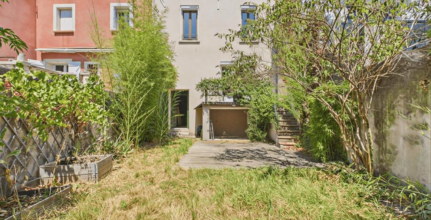 Maison de village avec jardin, garage, cave et grenier aménageable à Saint-Cannat — photo 1