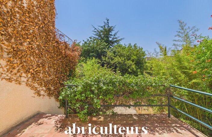 Maison de village avec jardin, garage, cave et grenier aménageable à Saint-Cannat — photo 4