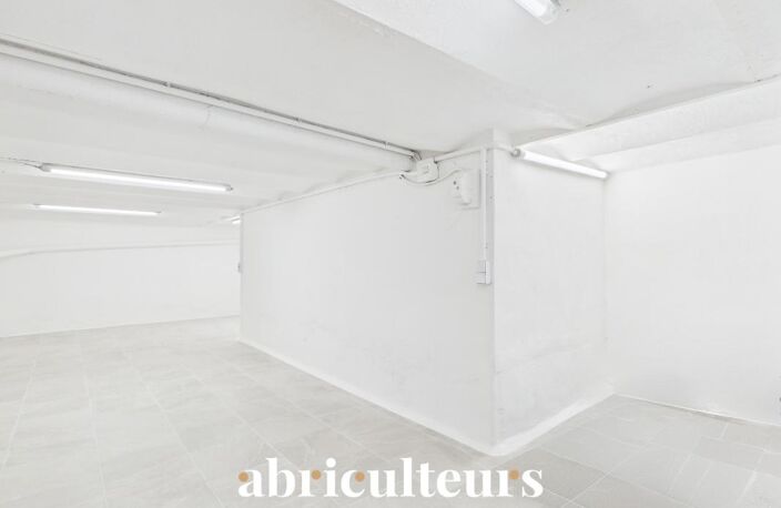 Local professionnel rénové de 40 m² avec parking privé, idéalement situé à Libération – Nice (06000) — photo 2