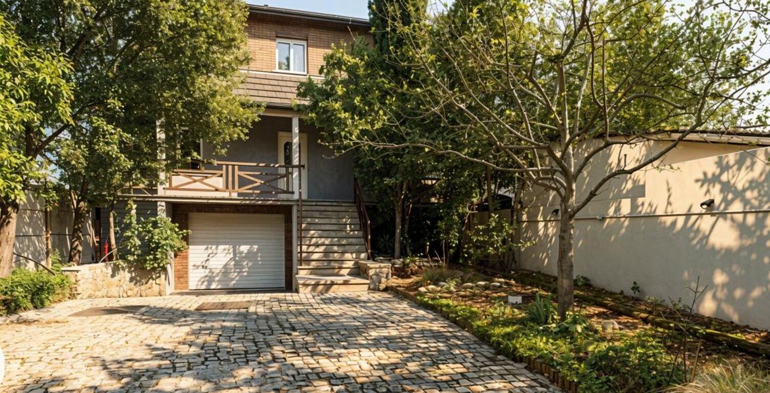 Belle maison contemporaine T7 de 185m²  avec dépendance, terrasse et jardin arboré de 500m² –  Garage  - Colombes (92400) — photo 1