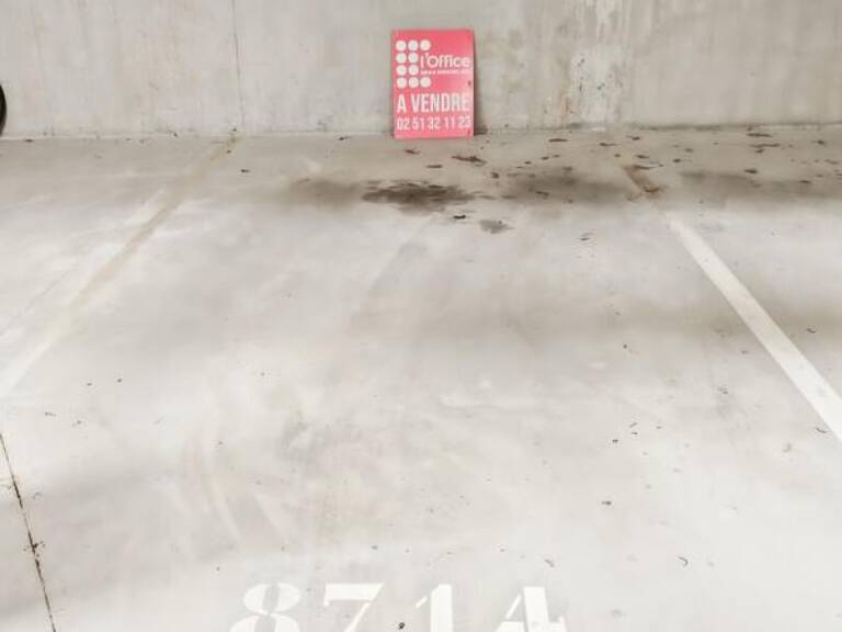 Parking / box Les Sables D Olonne - Secteur YLIUM — photo 1