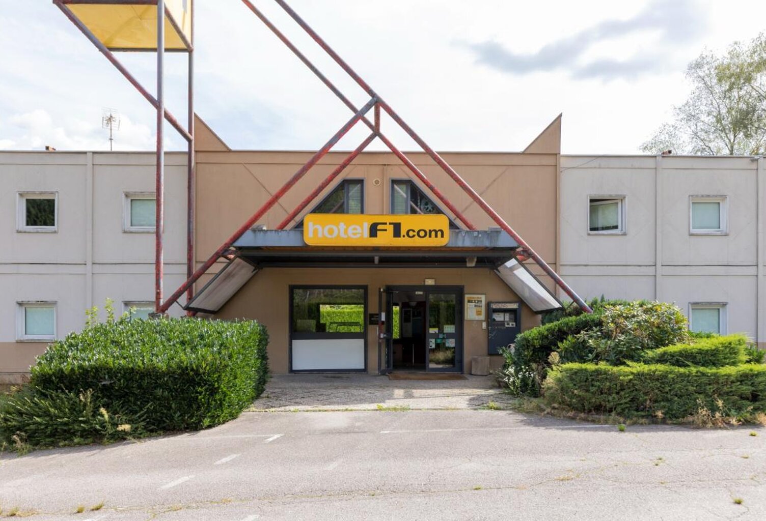 Immeuble - 916 m² - Saint-Nabord (88) — photo 1
