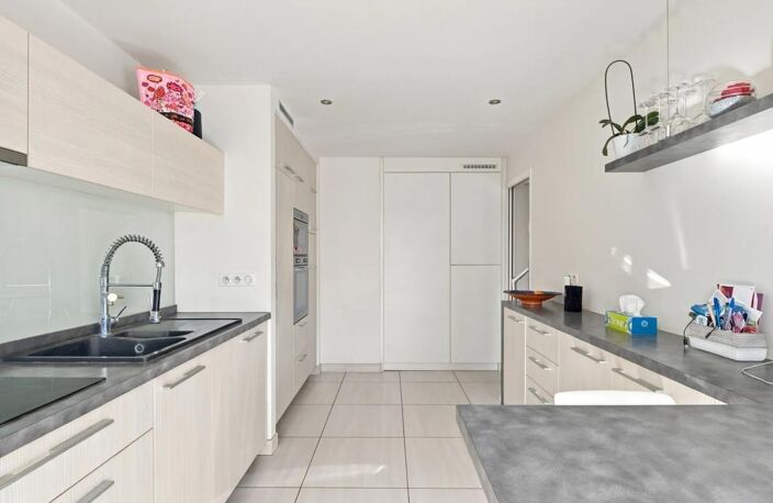 Appartement de 4 pièces de 97 m² à Saint-Priest — photo 5