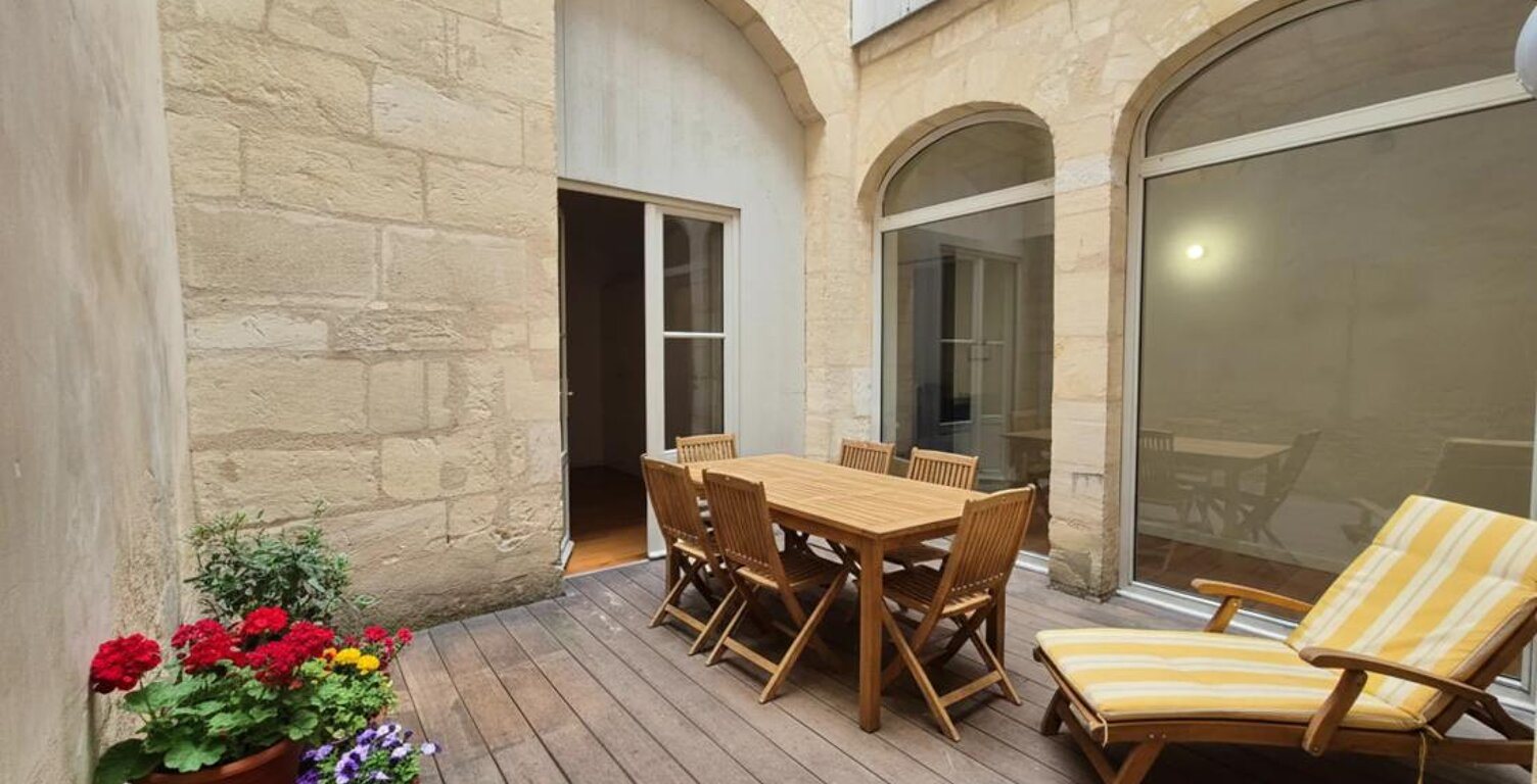 BORDEAUX – APPARTEMENT T3 - 74 M² - PATIO AU CŒUR DE L’APPARTEMENT — photo 1