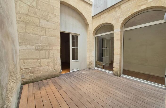 BORDEAUX – APPARTEMENT T3 - 74 M² - PATIO AU CŒUR DE L’APPARTEMENT — photo 2