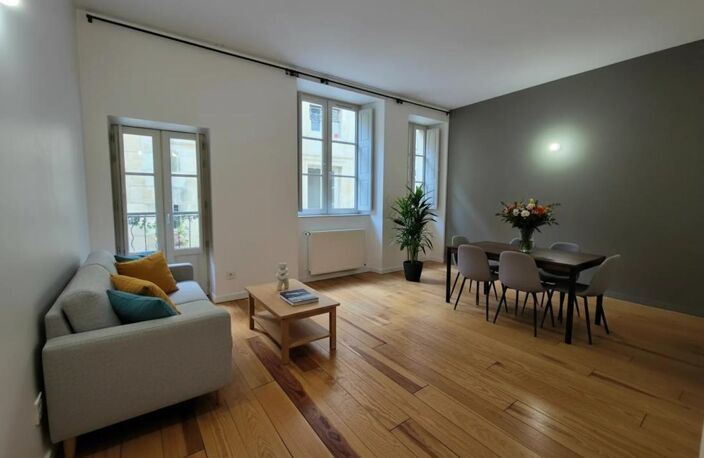 BORDEAUX – APPARTEMENT T3 - 74 M² - PATIO AU CŒUR DE L’APPARTEMENT — photo 3