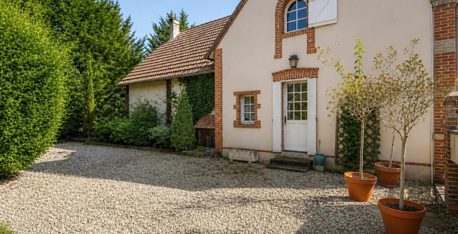Maison de 8 pièces de 168 m² à La Ferté-Beauharnais — photo 1