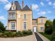 Maison  de charme de 14 pièces de 352 m² à Château-Gontier — photo 2