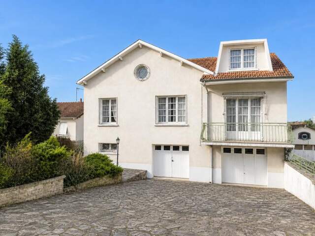 Maison de 195m² en vente à Poitiers Dunes/Dolmen — photo du bien