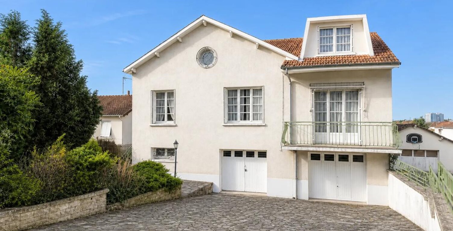 Maison de 195m² en vente à Poitiers Dunes/Dolmen — photo 1