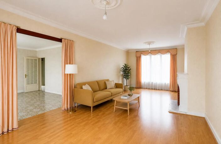 Maison de 195m² en vente à Poitiers Dunes/Dolmen — photo 2