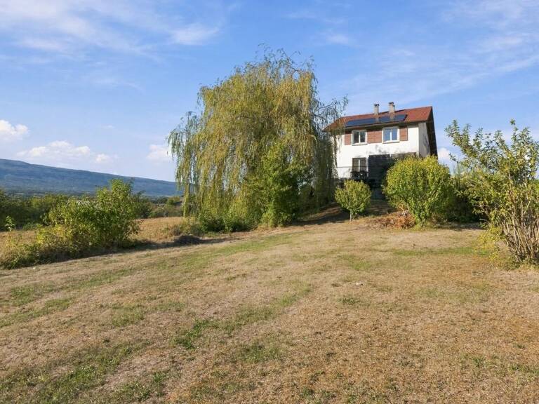 Maison de 8 pièces de 182 m² à Challonges DPE C — photo 1
