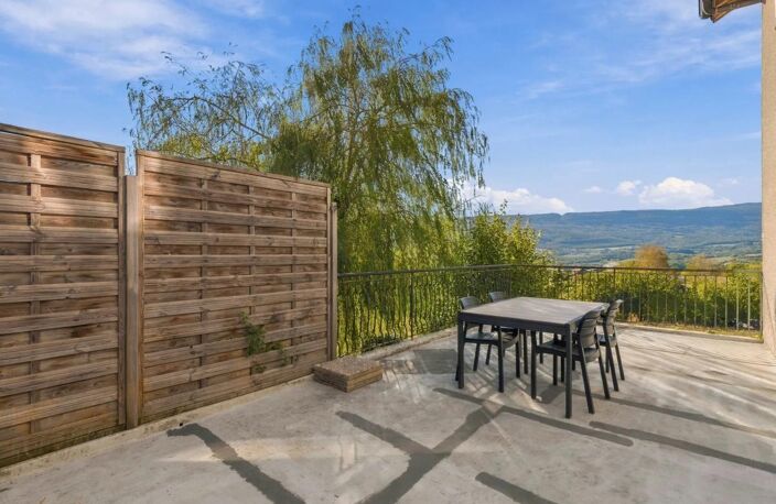 Maison de 8 pièces de 182 m² à Challonges DPE C — photo 2