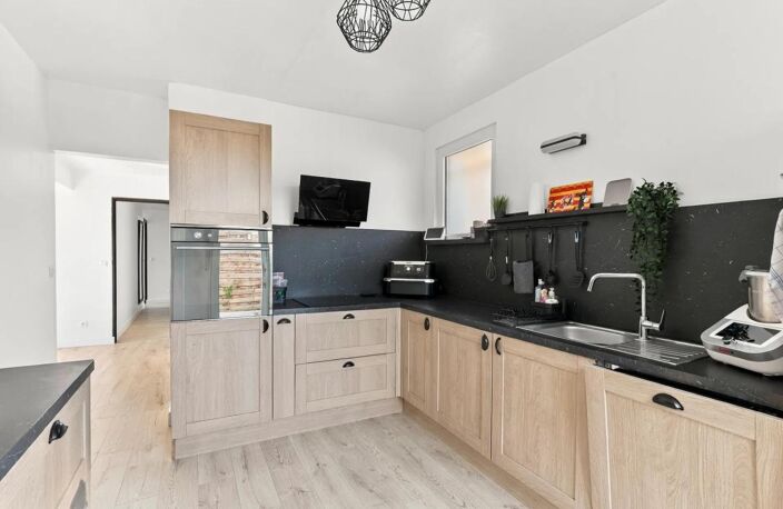 Maison de 8 pièces de 182 m² à Challonges DPE C — photo 4