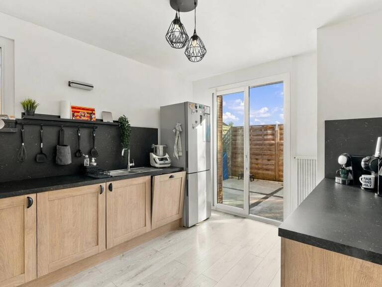Maison de 182 m² à Challonges - DPE C - vue dégagée — photo 1