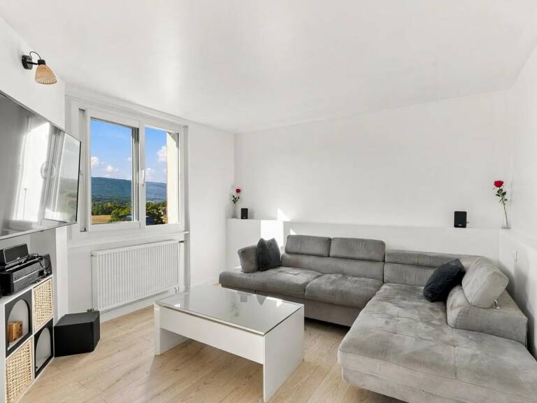 Maison de 182 m² à Challonges - DPE C - vue dégagée sur le Jura — photo 1
