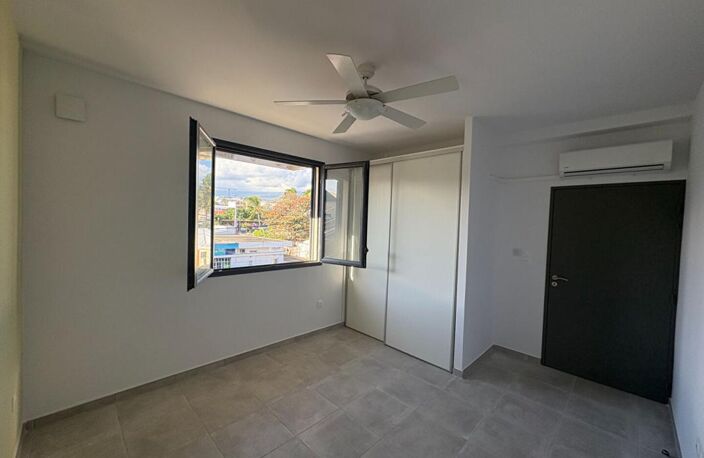 T2 50M2 NEUF - 892 - FRONT DE MER SAINT PIERRE — photo 4