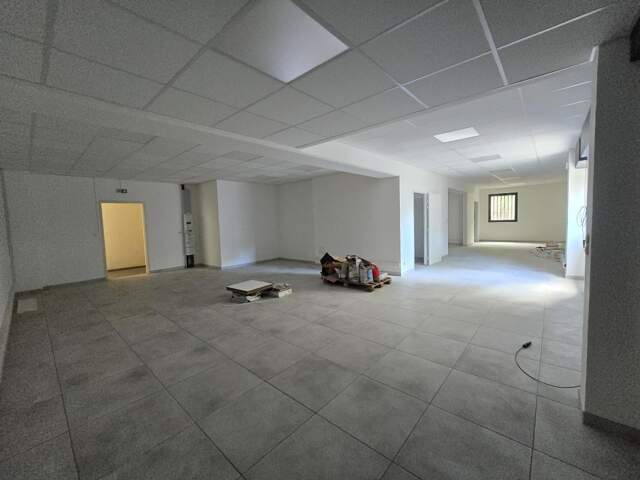 TAMPON - LOCAL / BUREAU DE 121M² — photo du bien