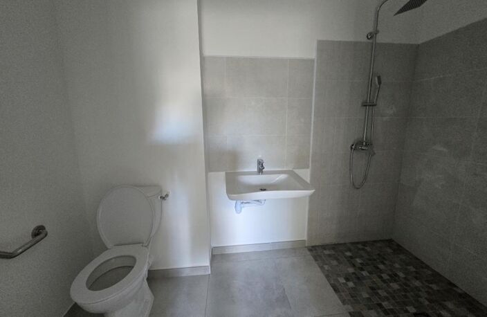 TAMPON - LOCAL / BUREAU DE 121M² — photo 3