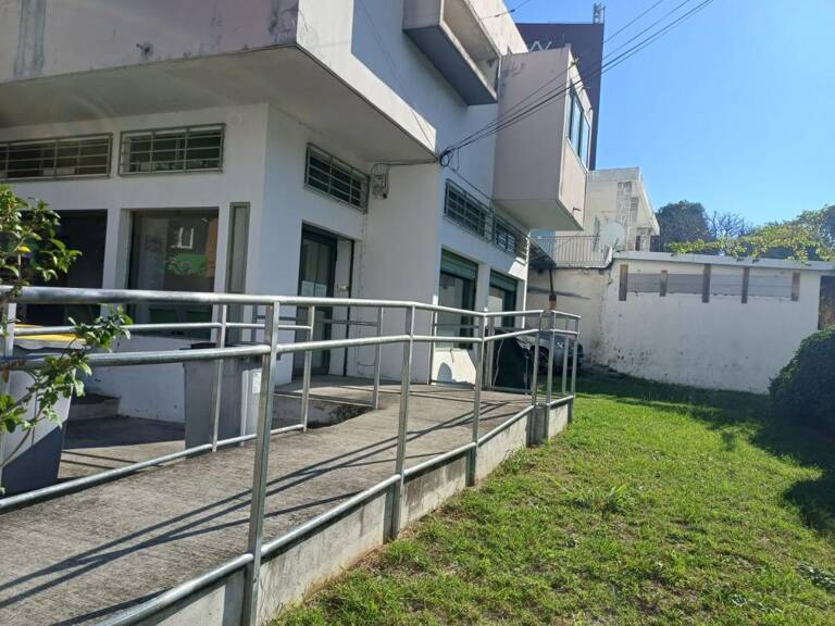 Local professionnel ou commercial 72 m² — photo 1