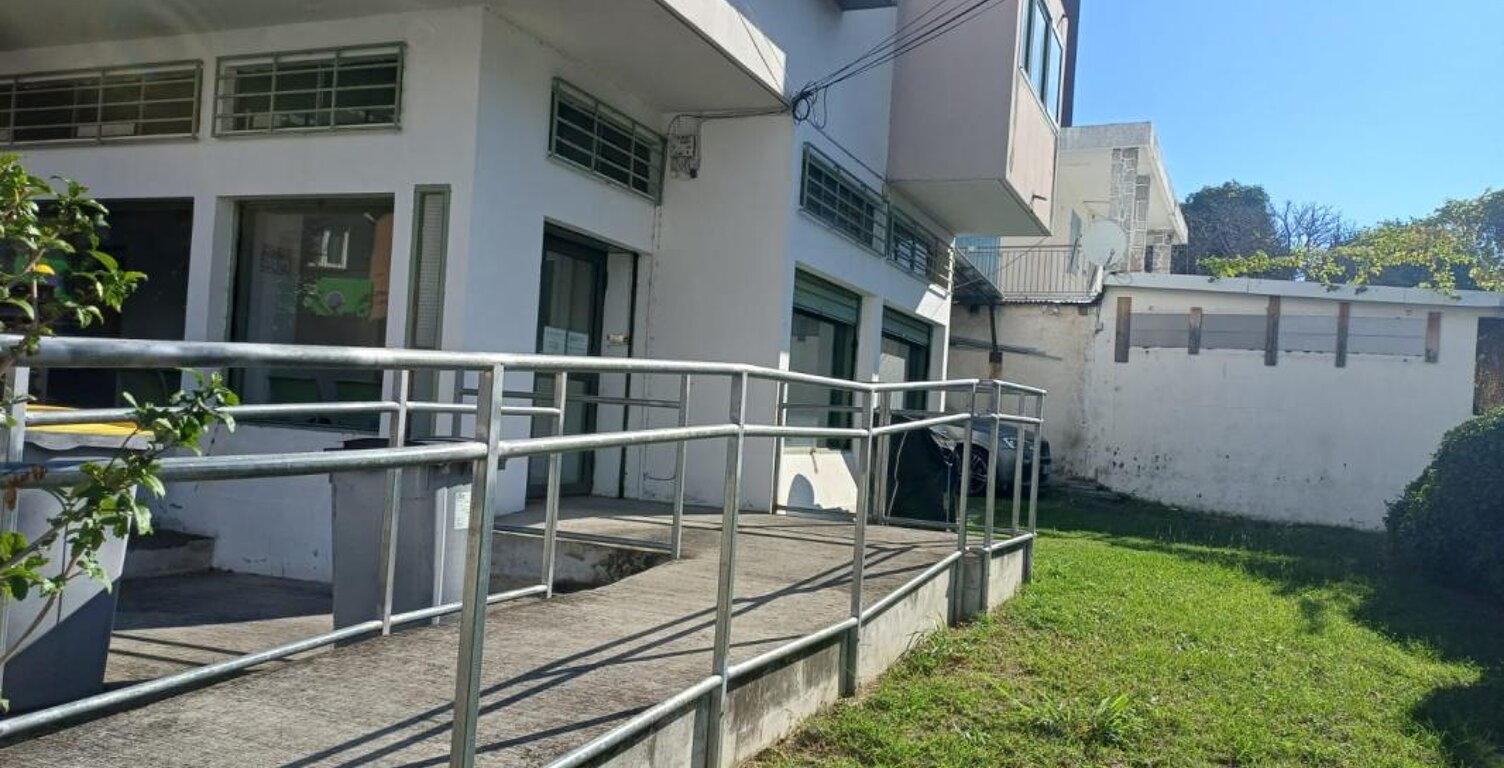 Local professionnel ou commercial 72 m² — photo 1