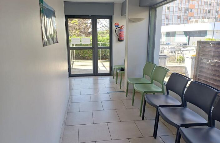 Local professionnel ou commercial 72 m² — photo 2