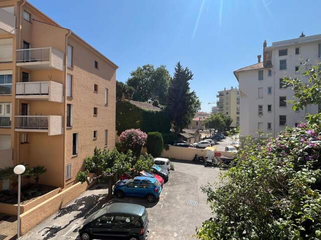 APPARTEMENT À LOUER  T3 VIDE AVEC BOX, BALCON TOULON PONT DU LAS - MUTATION 2 ANS — photo du bien