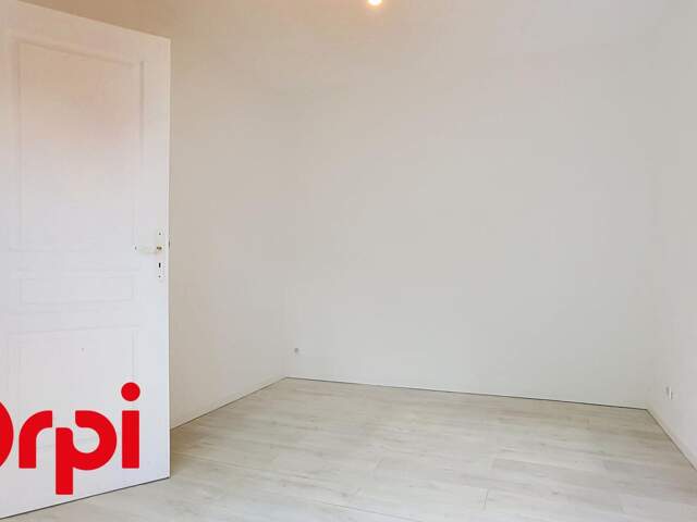 APPARTEMENT T2 AVEC GARAGE, CAVE ET LOCAL MOTO — photo du bien