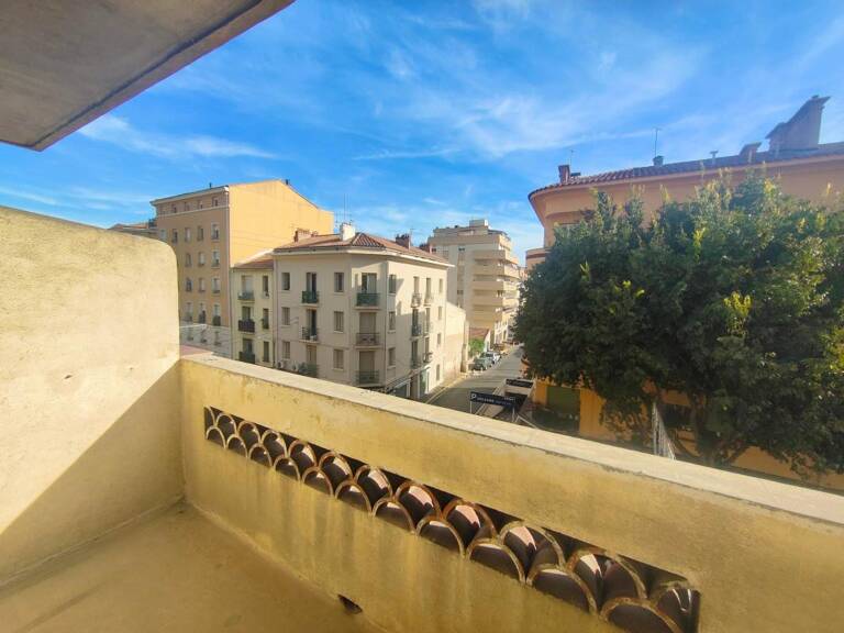 APPARTEMENT À LOUER T2 VIDE TOULON PONT DU LAS — photo 1